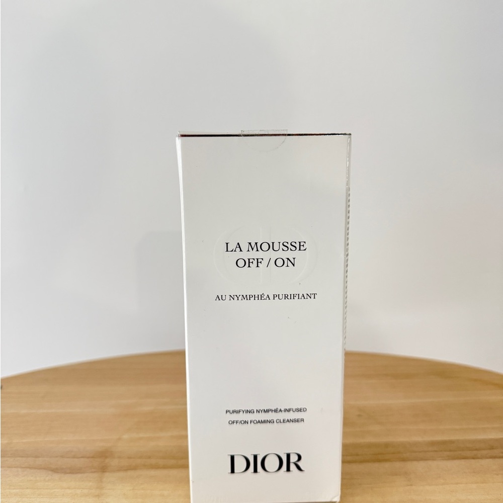 Dior La Mousse Off/On Cleanser in White